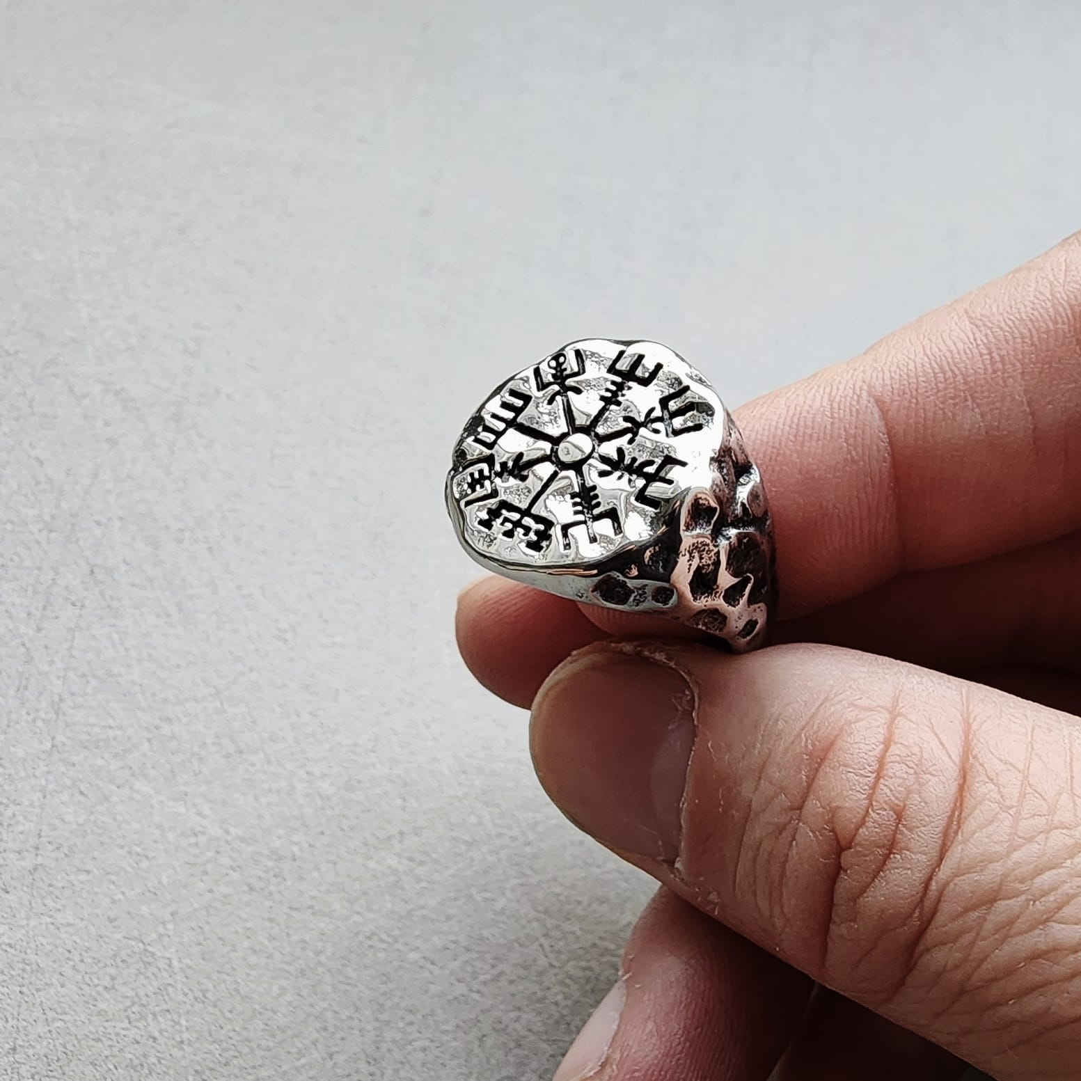 Vegvisir Rock Ring