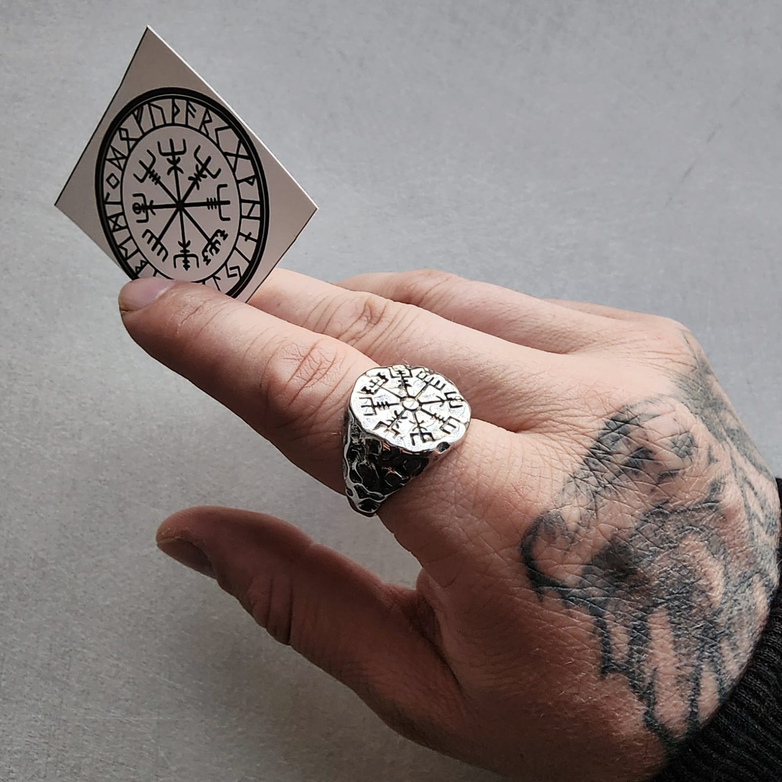 Vegvisir Rock Ring